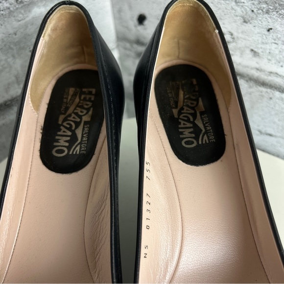 COPY - Salvatore Ferragamo Vintage Black Leather Horsebit Kitten Heel Pumps Siz… - Picture 6 of 11